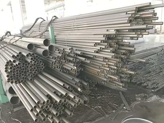 Giá tốt. Ống liền mạch carbon 6mm Od 2mm Id St37 để phun nhiên liệu trực tuyến
